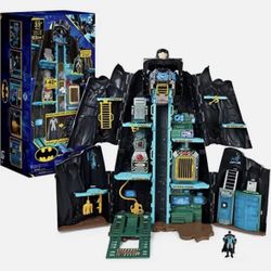 DC COMICS BATCAVE PLAYSET