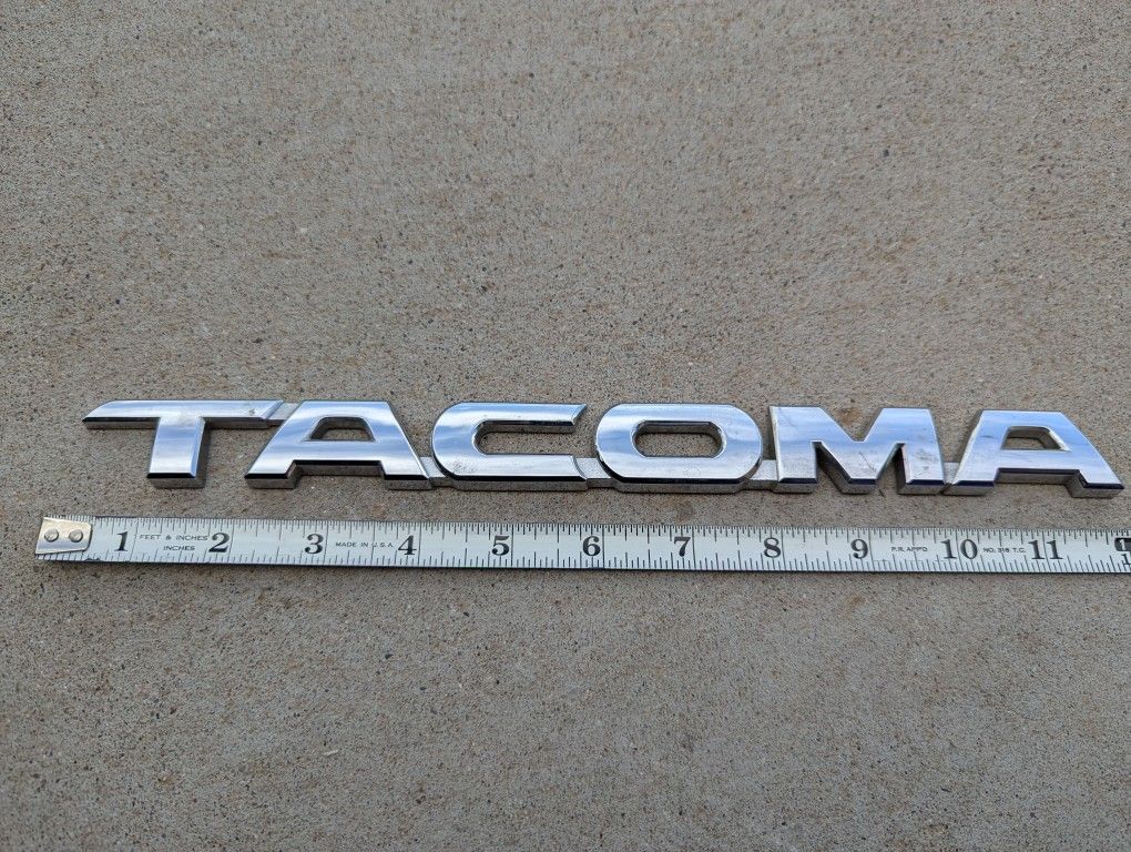 Toyota Tacoma Emblem