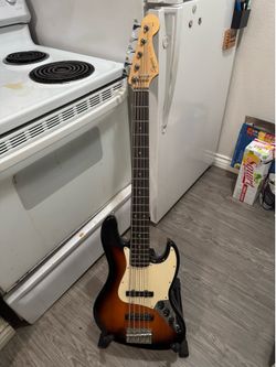 Squier 5-String Bass