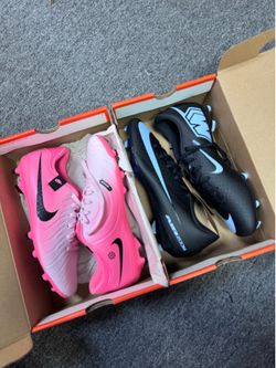Nike soccer cleats size 7.5