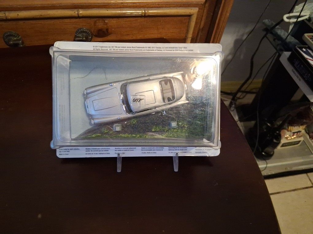 Aston Martin DB5 Goldfinger Car / Diarama