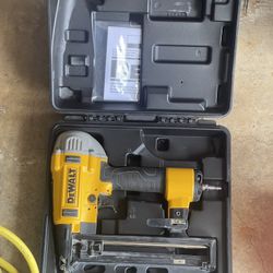 DEWALT 18-Gauge Pneumatic 2 in. Brad Nailer with Carrying Case