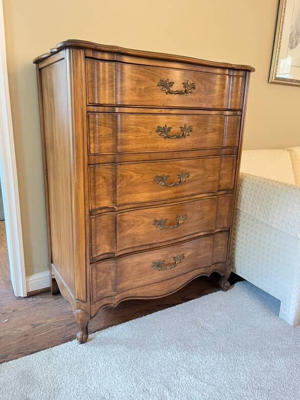 5 Drawer Chest Of Drawers By White Fine Furniture For Sale - Heavy duty - Solid Wood - Storage compartments - 5 Drawers Measurements: 📐 W-38