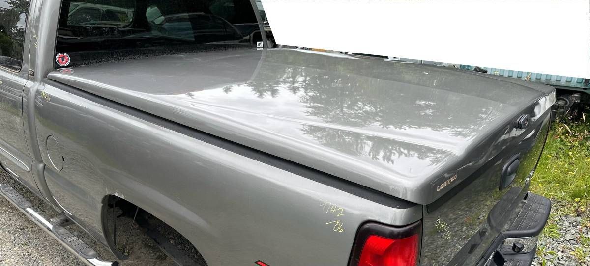Leer 700 Tonneau Cover For 99-06 Chevy Silverado GMC Sierra 6.5’ Box Stock #9142