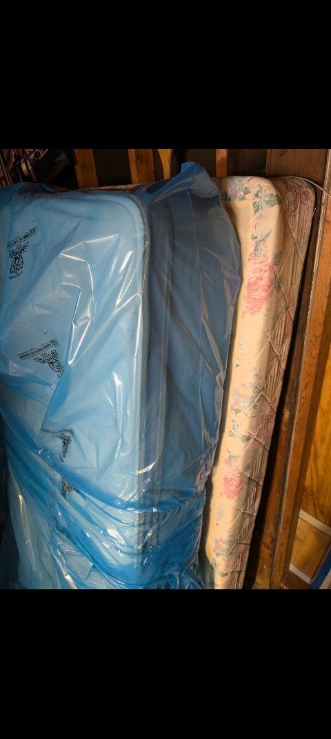 Full Size Bed Mattress Soft Plush Pillow Top With Box Spring and bed Frame 