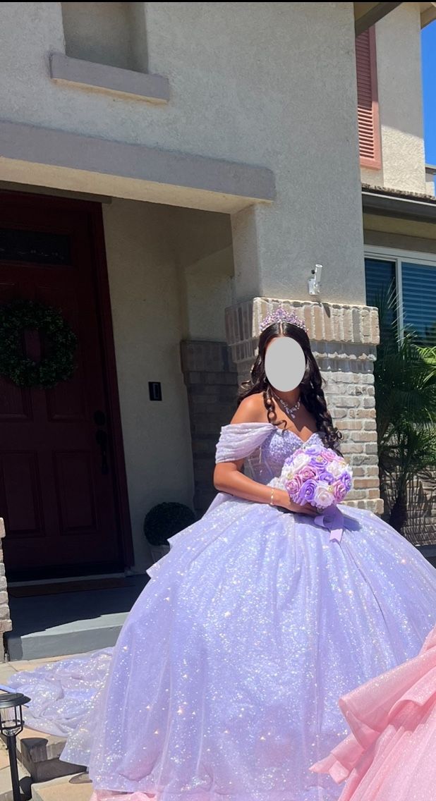 Quinceañera dress,crown and bouquet 