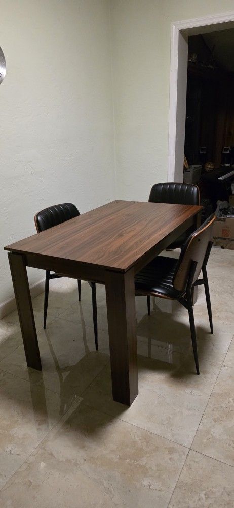 Modern Dinning table. new, minor assembly damage. W27.5 x L47.2 x H29.5.