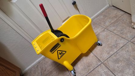 Rubbermaid commercial mop bucket
