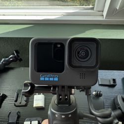 GoPro HERO10 Black – Full Accessory Kit – CASH ONLY – Local Pickup Only