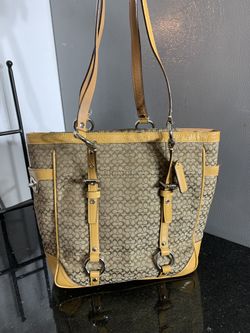 Coach Signature Tote Bag 💼 