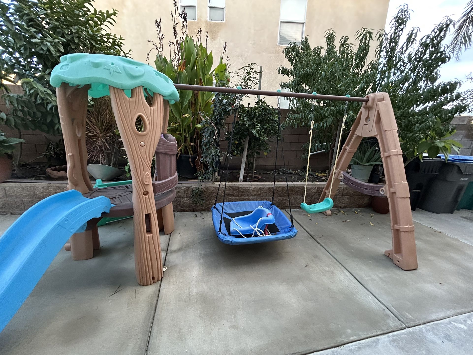 Little Tykes Treehouse Swing Set