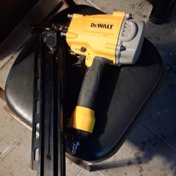 Pistola de Clavos Dewalt