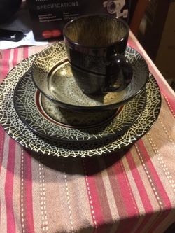 Dinnerware set incomplete