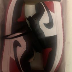 Jordan 1 low bred toes 