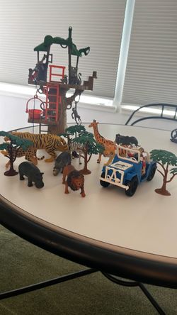 Safari Animal Playset with Treehouse and Figures