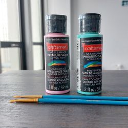 2 sealed acrylic paints and 2 thin brushes.
Native turquoise
Pink bliss