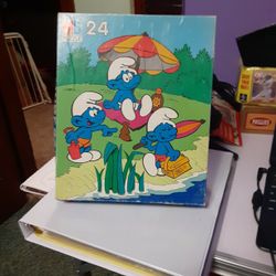VINTAGE MILTON BRADLEY 24 PIECE SMURFS PUZZLE 1982 COMPLETE IN THE BOX # 4278-2, (BEST OFFER)