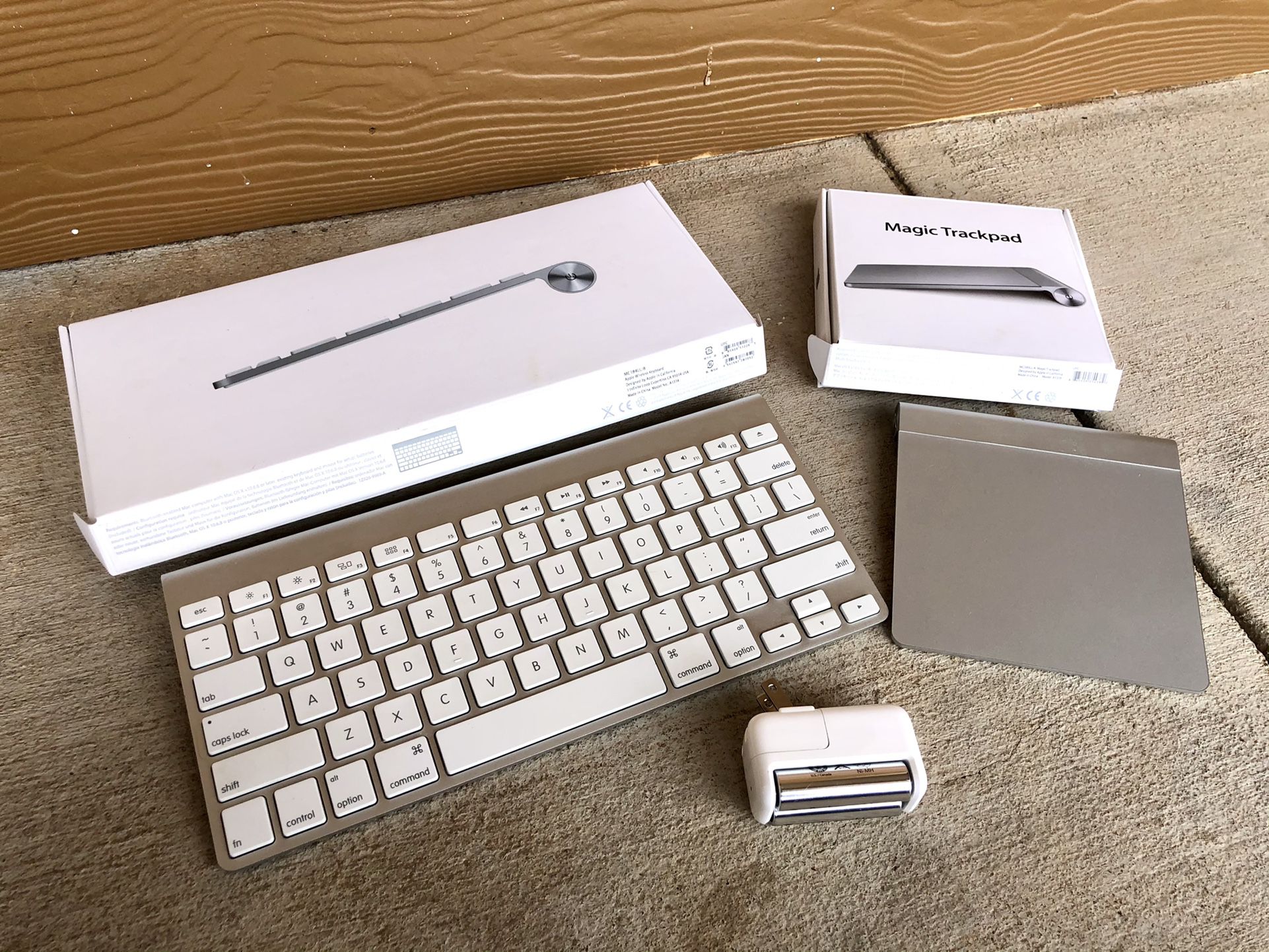 Apple Wireless Keyboard, Trackpad, and 2 Batteries with Charger