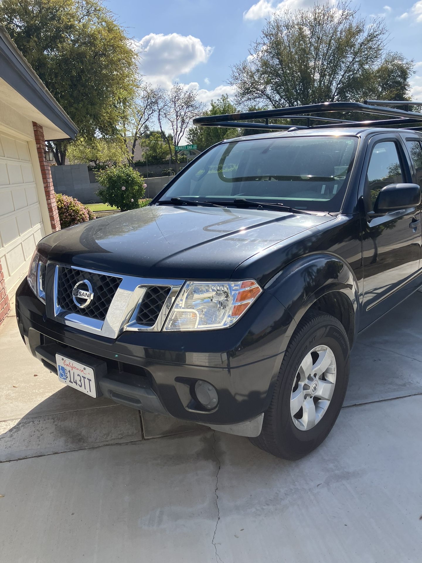 2013 Nissan Frontier Crew Can , Great Work Truck Must Sell!