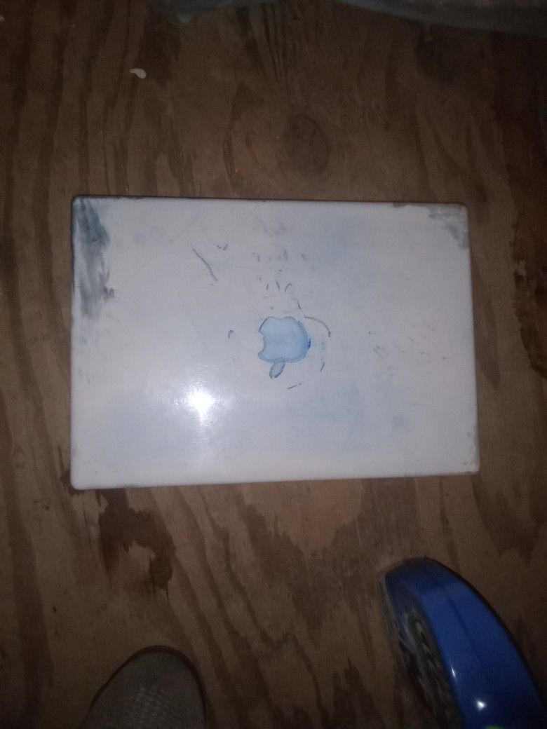 Apple MacBook