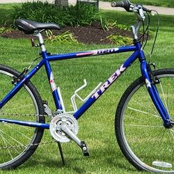 TREK 820 SINGLETRACK - MOUNTAIN BIKE - MEDIUM CROMOLY FRAME - GRIP SHIFTING - TUNED