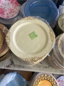 20-Pack Economy Plastic Charger Plates 13" Round Ivory with Gold Embossed Baroque Rim