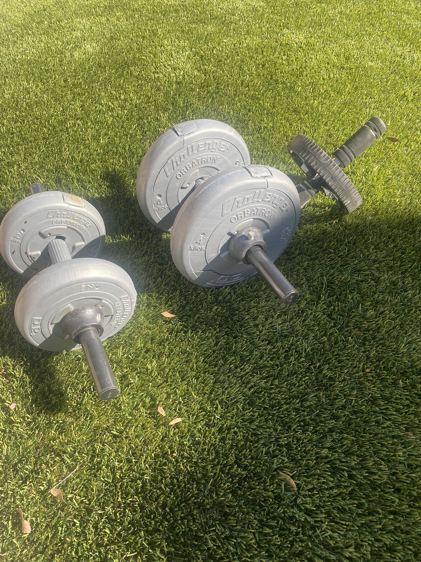 Two Gray Weights And A Roller