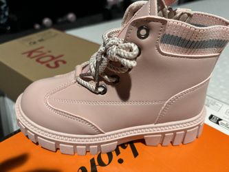 Girl Boots Size 32