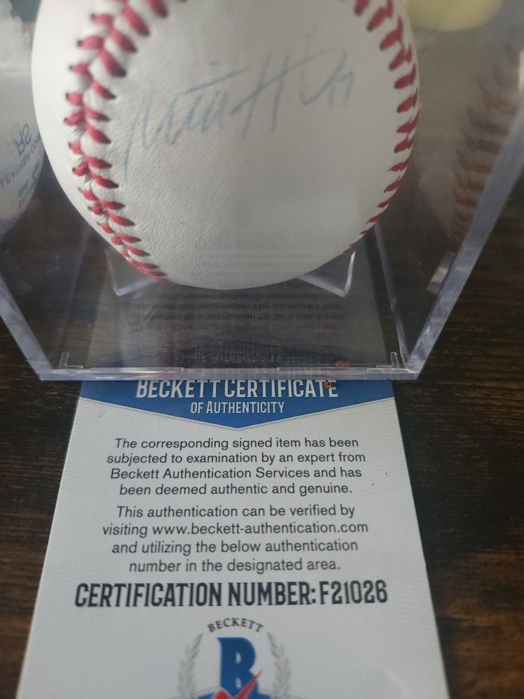 BECKETT C.O.A Mitch Haniger Signed BASEBALL