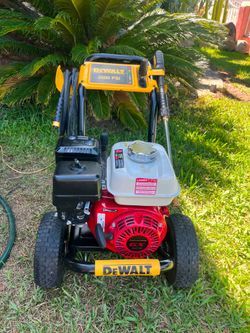 DEWALT 3600 PSI 2.5 GPM Gas Cold Water Professional Pressure Washer with HONDA GX200 Engine