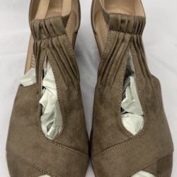 Journee Collection Kedzie Wedge Sandals 9.5 Taupe Faux Suede 