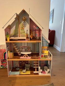 FREE: Play kitchen and doll house