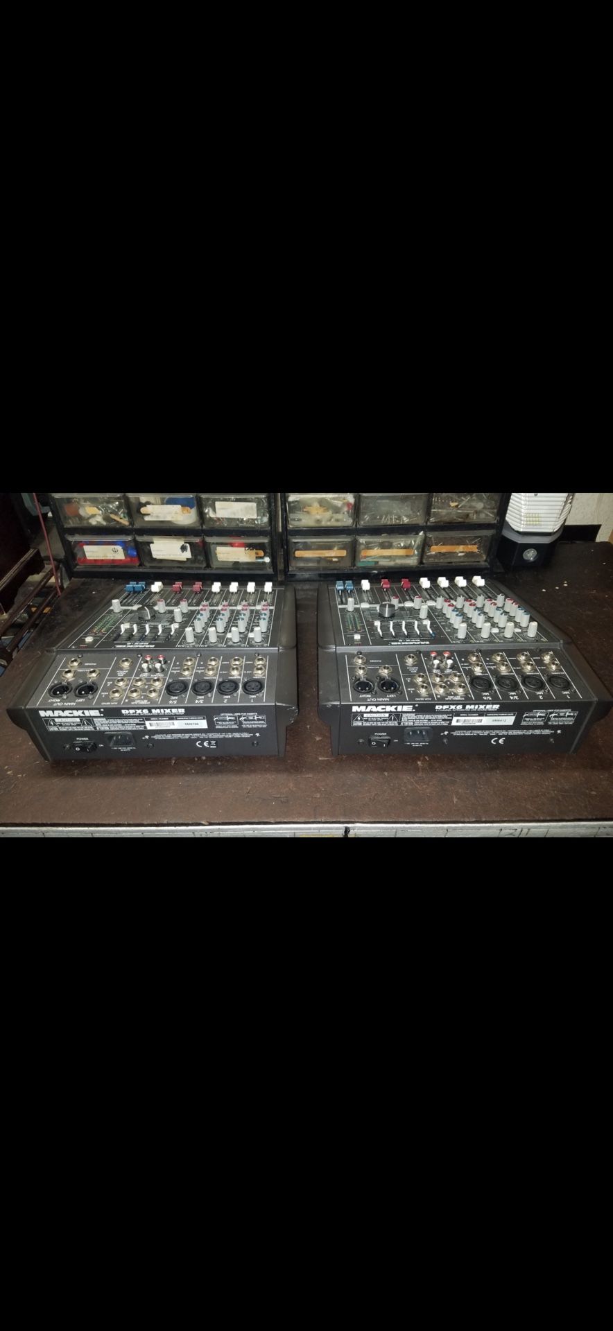 2 Mackie DF6 6 CHANNELS INTEGRATED LIVE SOUND 