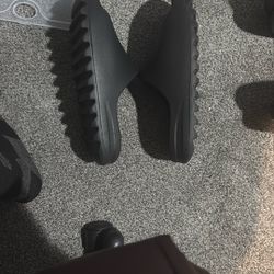 YZY Slides Size 13