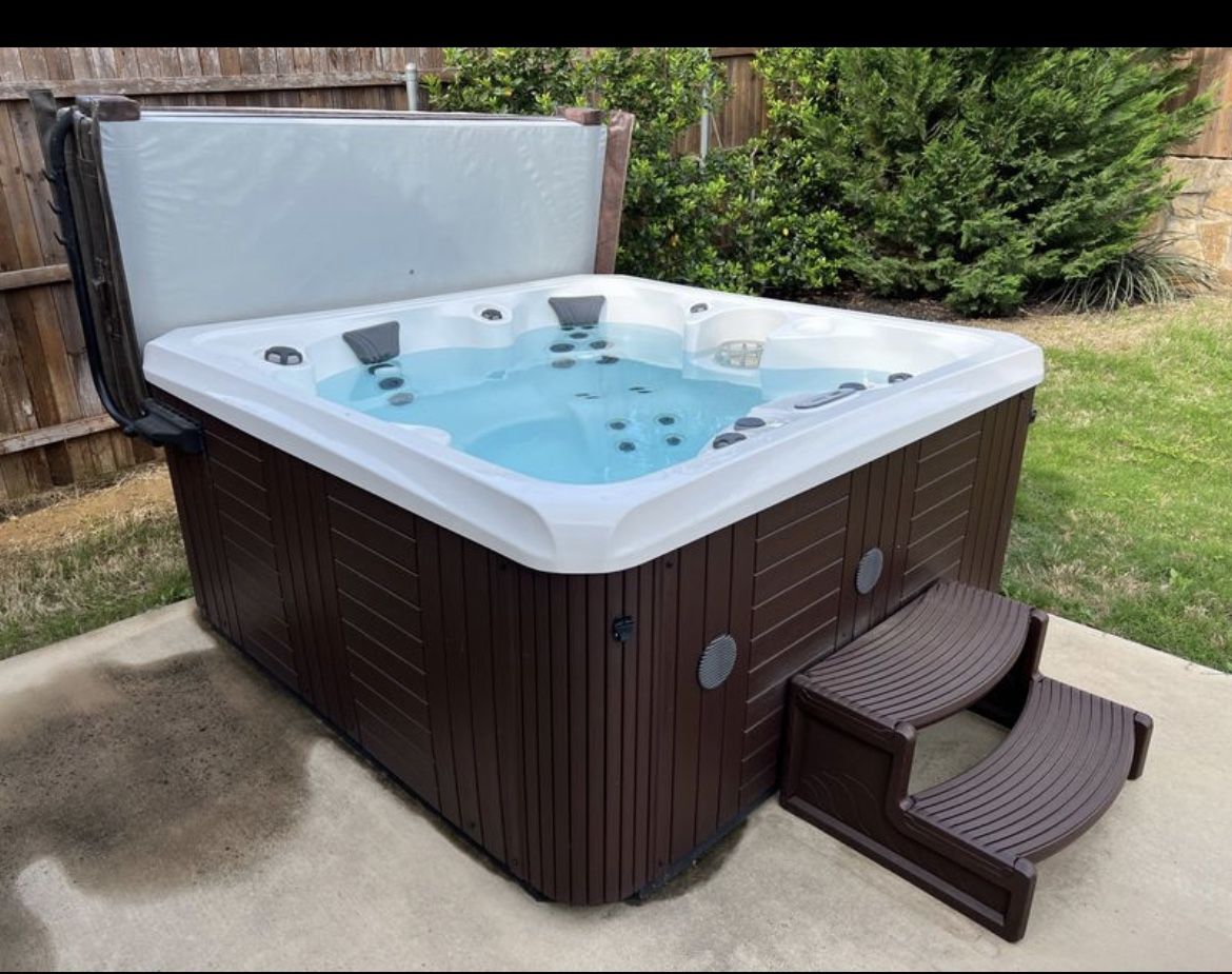 Jacuzzi Hot Tub And Spa 