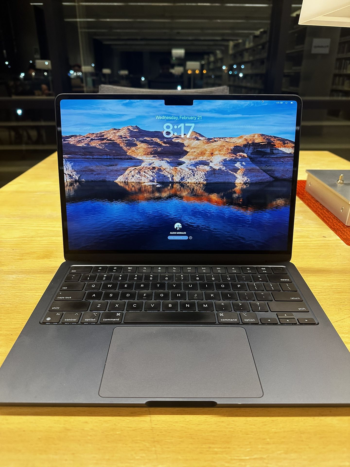MacBook Air M2 13 Inch Midnight (8 RAM , 256Storage)