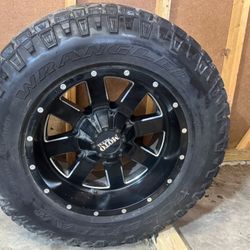 Moto Metal Tire & Rims