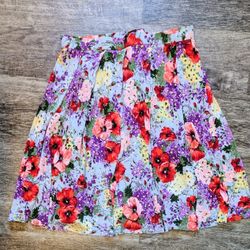 Beautiful floral mini skirt by Paco Apparel. Hidden zipper, lined. Excellent condition—no rips or tears. No size tag. Waist close- just under 27” 
(ap