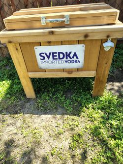 Igloo cooler uncased in wood stand