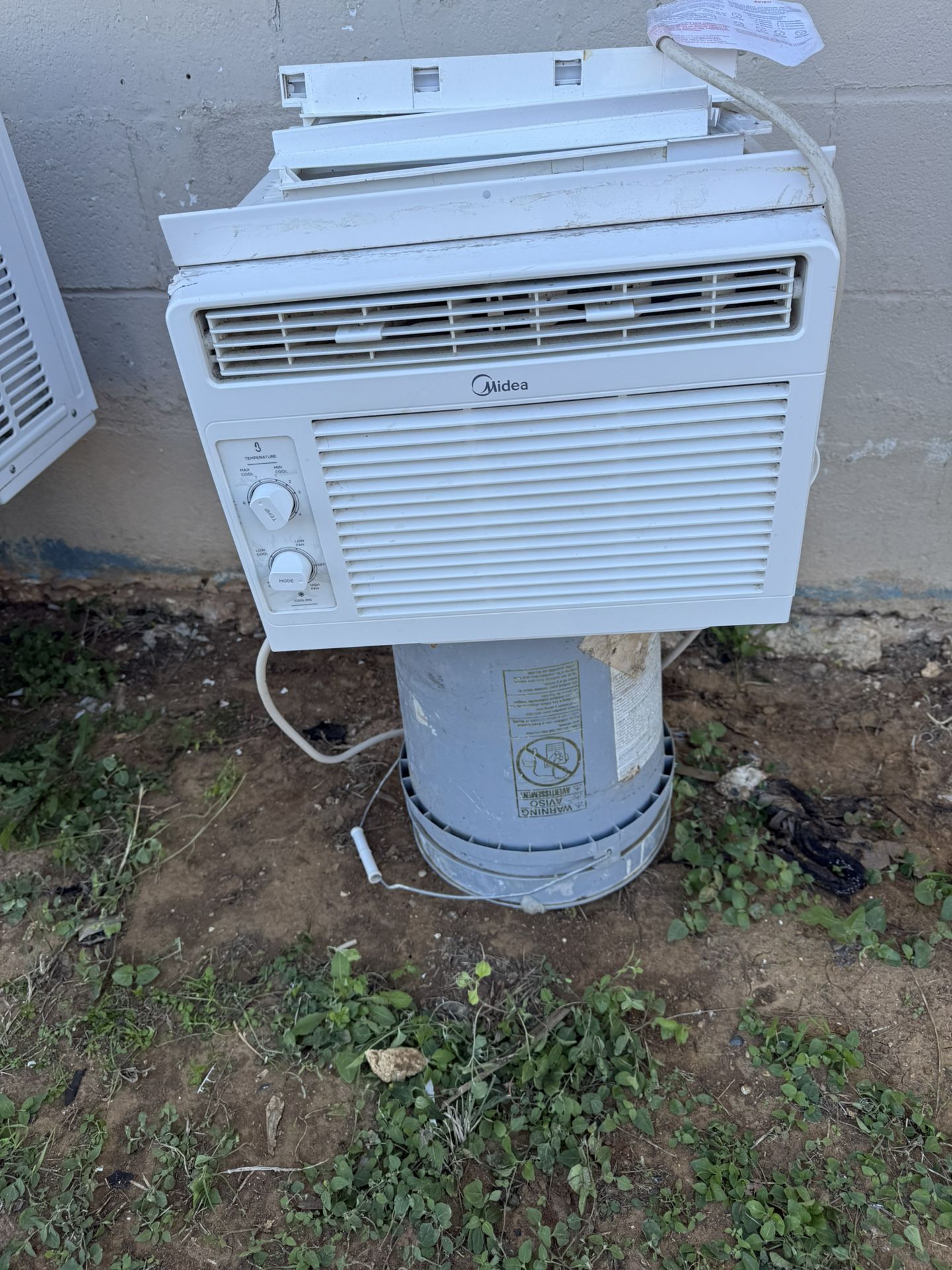 Small air conditioner for sale in perfect condition