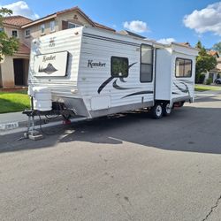 2004 Thor Komfort Slide Out 25ft 