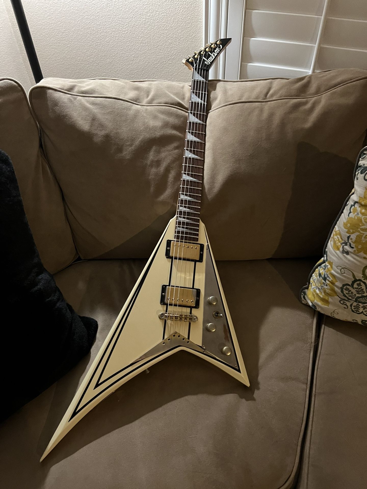 Jackson Pro Series RR3 Rhoads Ivory Made in Japan