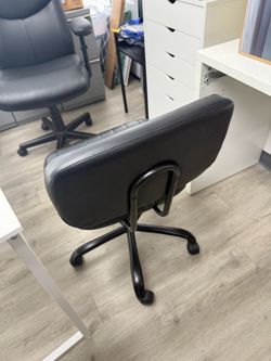 Chair w/ wheels