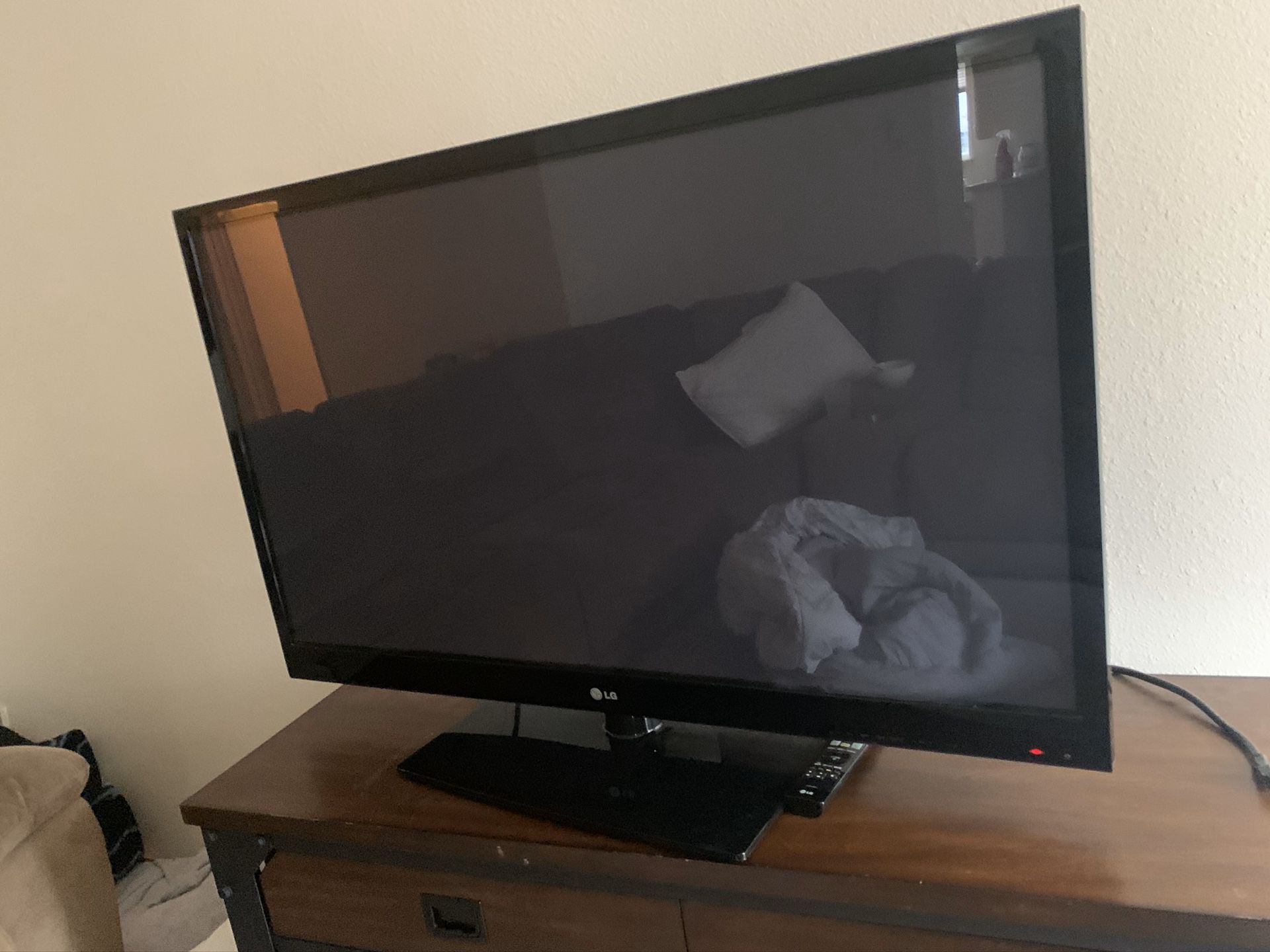 LG 50 inch TV with Sound Bar