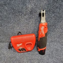 Milwaukee
M12 FUEL 12V Lithium-Ion Brushless Cordless High Speed 3/8 in. Ratchet Kit