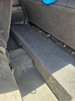 Sealed subwoofer box