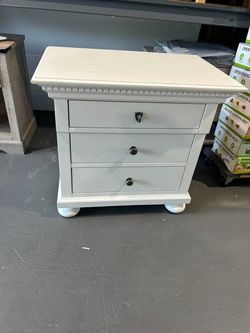 New-Abbyson Palisades 3-Drawers Nightstand, White