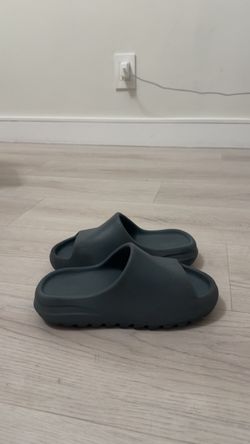 Adidas Yeezy Slide Color slate grey