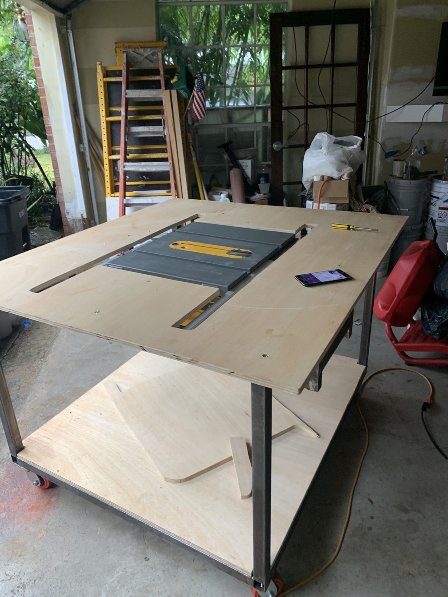 CUTTING TABLE