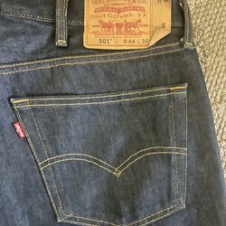 Men’s Levi’s Size 44